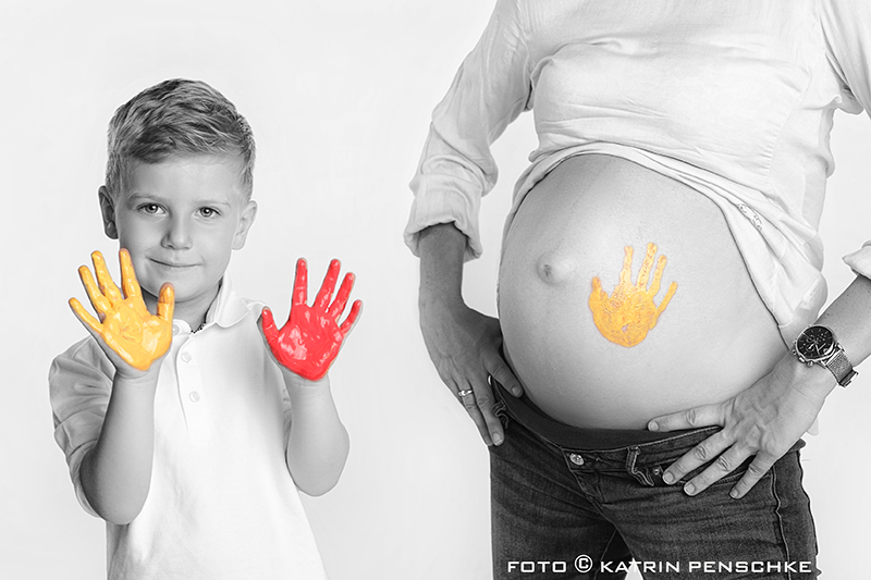 Babybauch- und Schwangerschaft Fotografie in schwarz-weiß